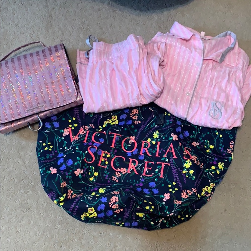 Day bag, travel kit and XS women’s PJs